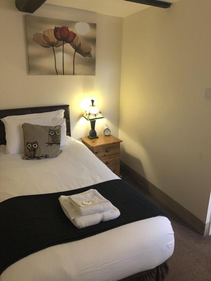 White Lion Hotel Йет Экстерьер фото