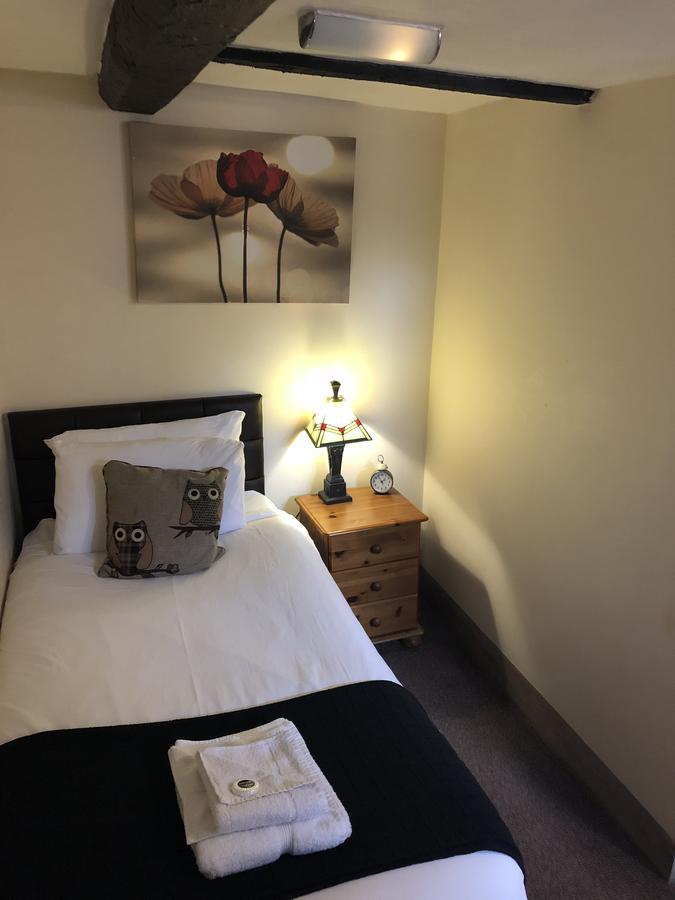 White Lion Hotel Йет Экстерьер фото